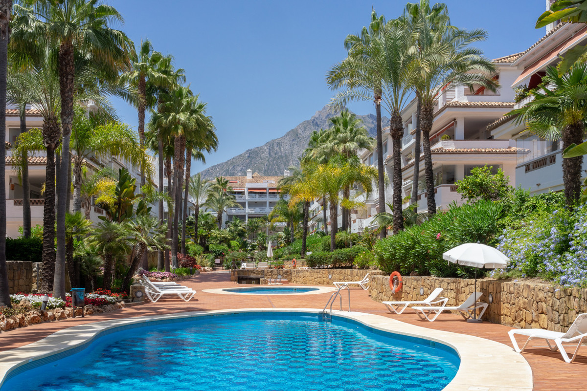 3 Bedroom Apartment for Sale in The Golden Mile