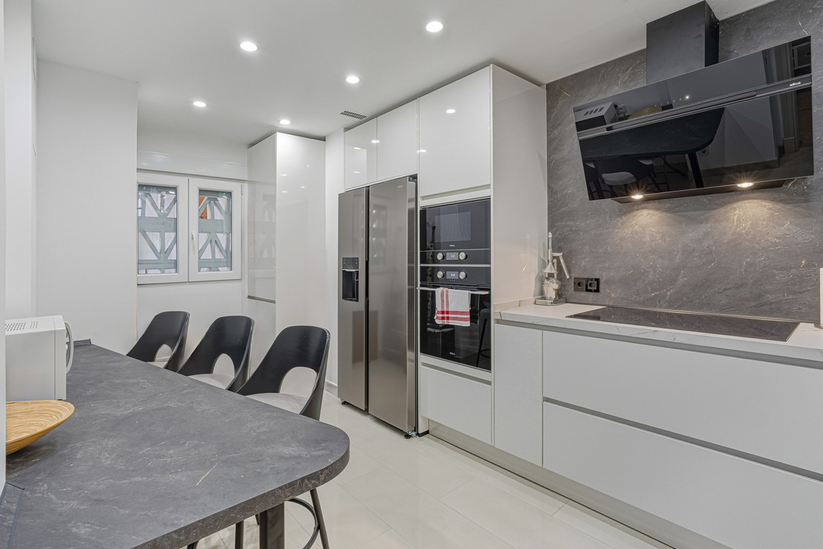 3 Bedroom Apartment for Sale in The Golden Mile — 4