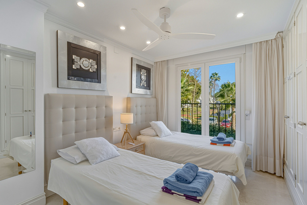3 Bedroom Apartment for Sale in The Golden Mile — 9