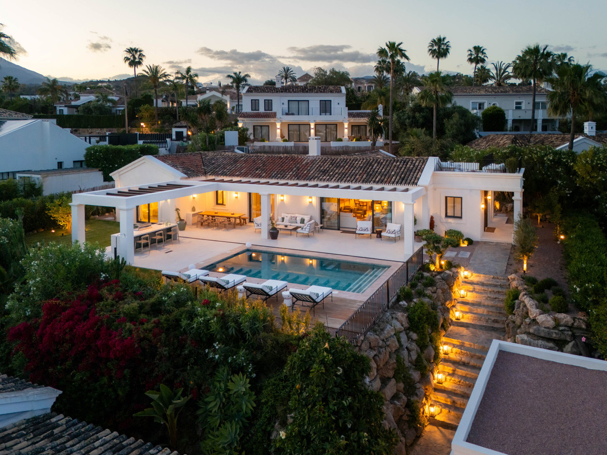 4 Bedroom Villa for Sale in Nueva Andalucía