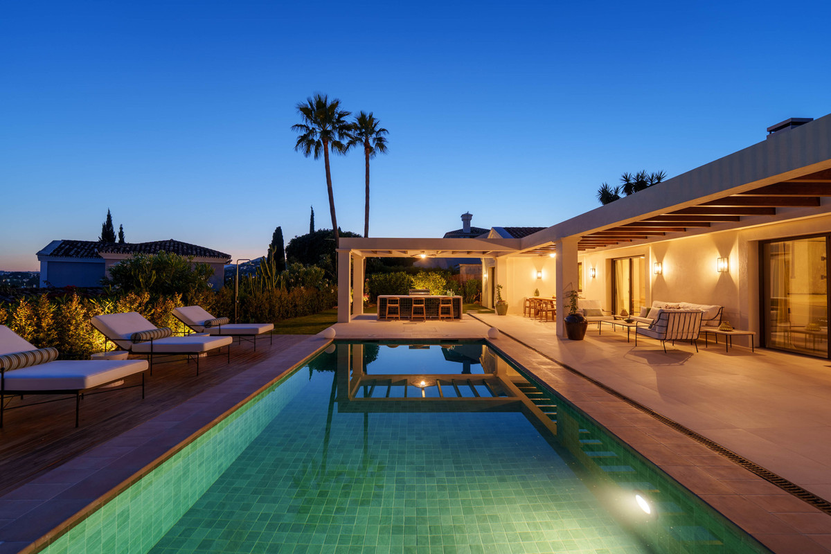 4 Bedroom Villa for Sale in Nueva Andalucía — 2