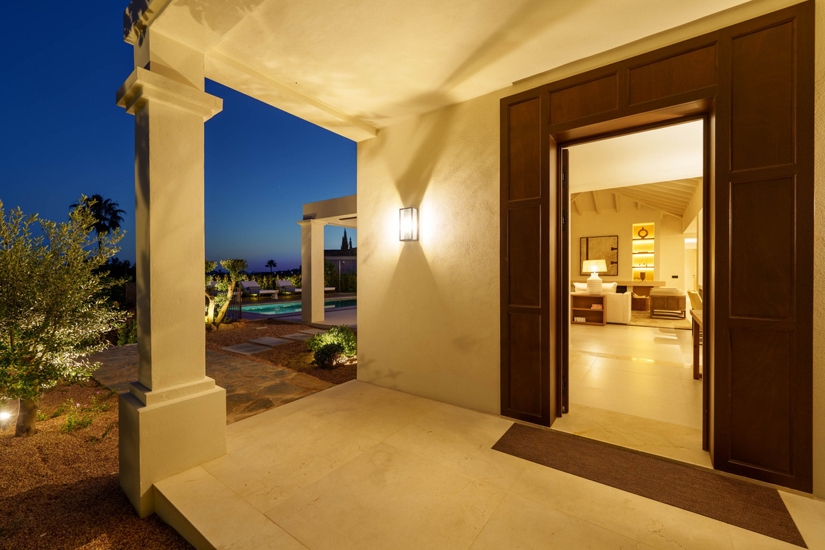 4 Bedroom Villa for Sale in Nueva Andalucía — 3
