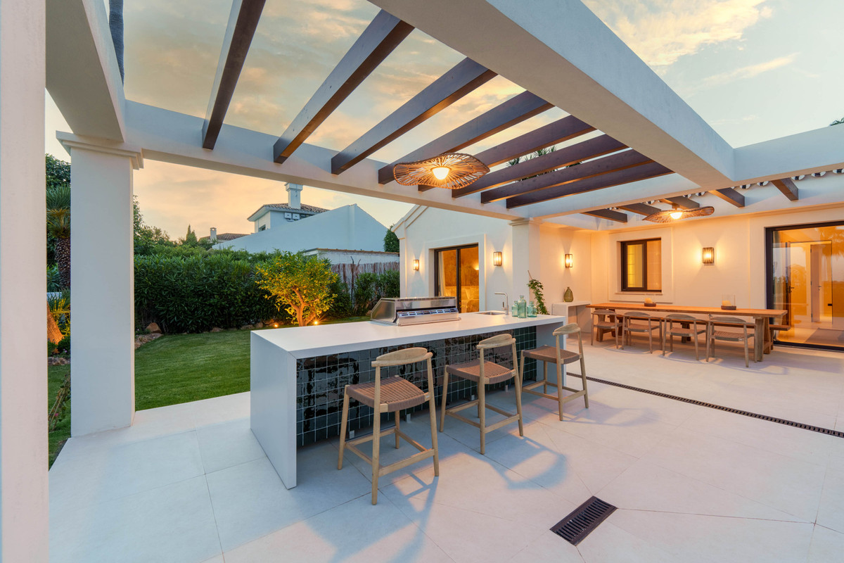 4 Bedroom Villa for Sale in Nueva Andalucía — 6