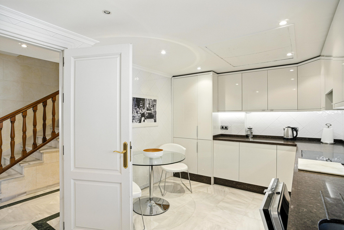 3 Bedroom Apartment for Sale in The Golden Mile — 6
