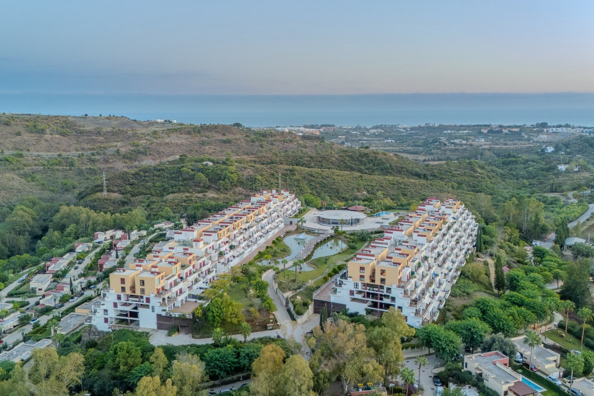 2 Bedroom Apartment for Sale in Estepona