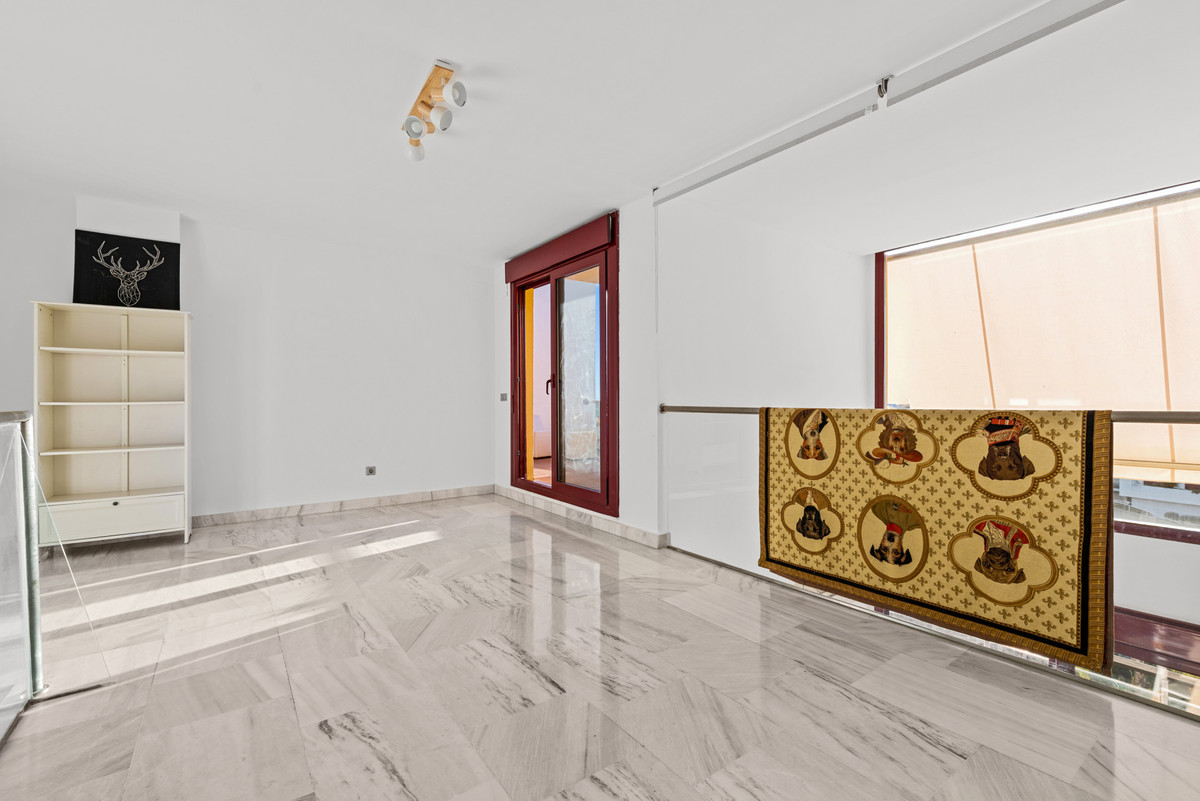 2 Bedroom Apartment for Sale in Estepona — 8