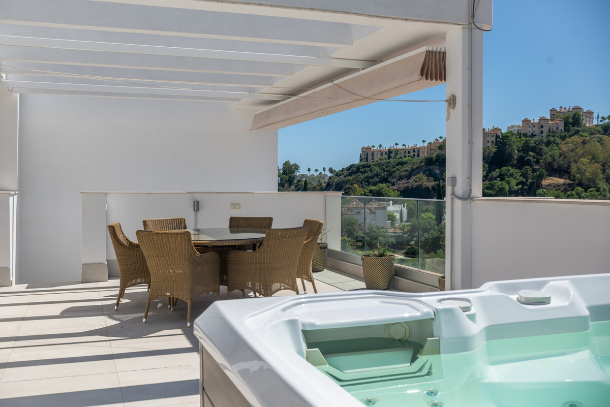 3 Bedroom Apartment for Sale in Benahavís — 3