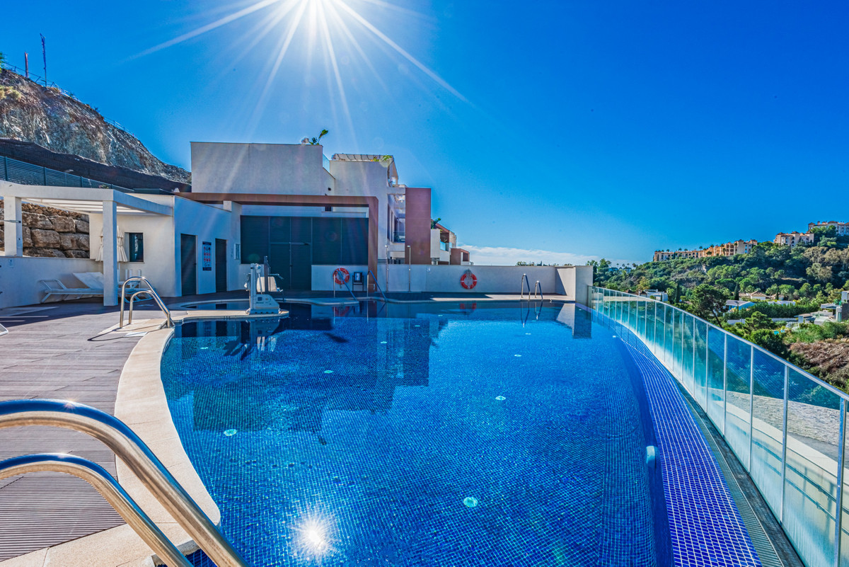 3 Bedroom Apartment for Sale in Benahavís — 8