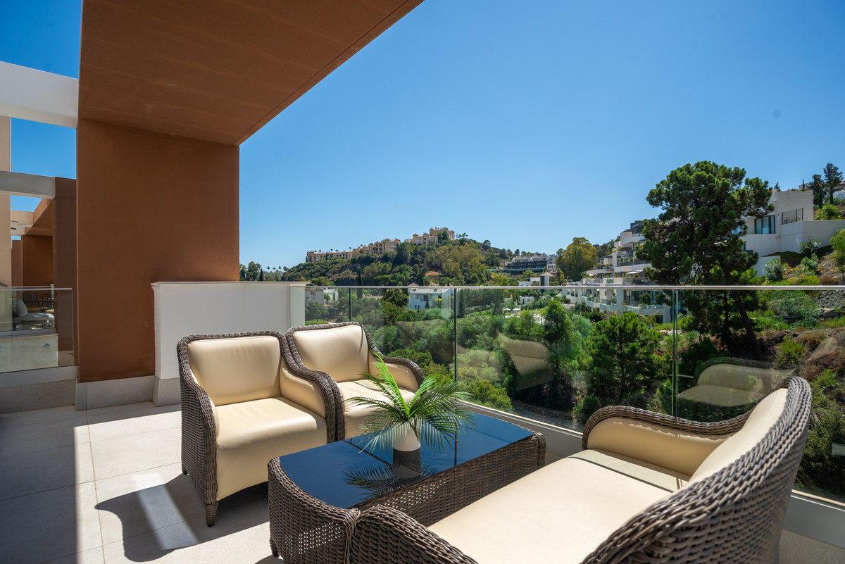 3 Bedroom Apartment for Sale in Benahavís — 9
