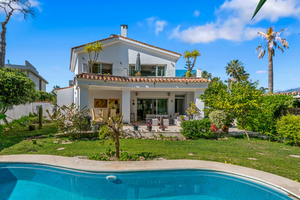 5 Bedroom Villa for Sale in San Pedro de Alcántara