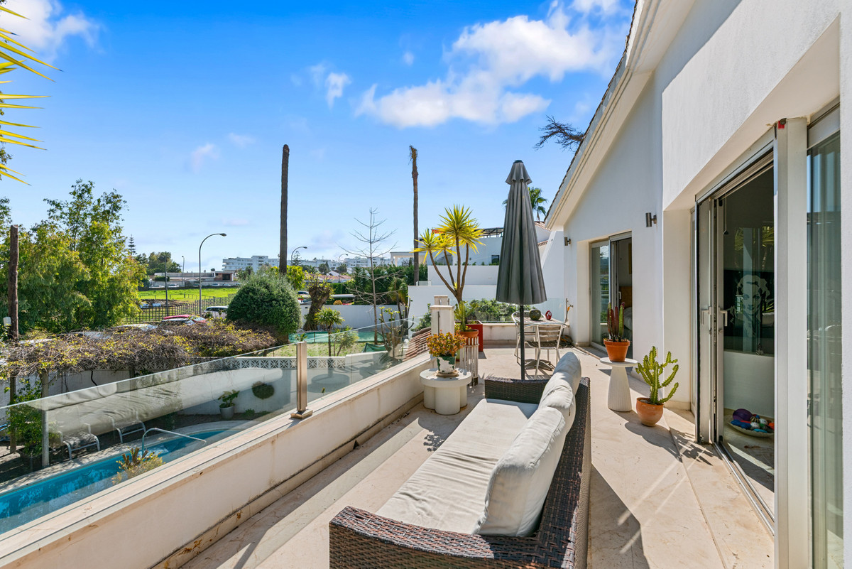 5 Bedroom Villa for Sale in San Pedro de Alcántara — 2