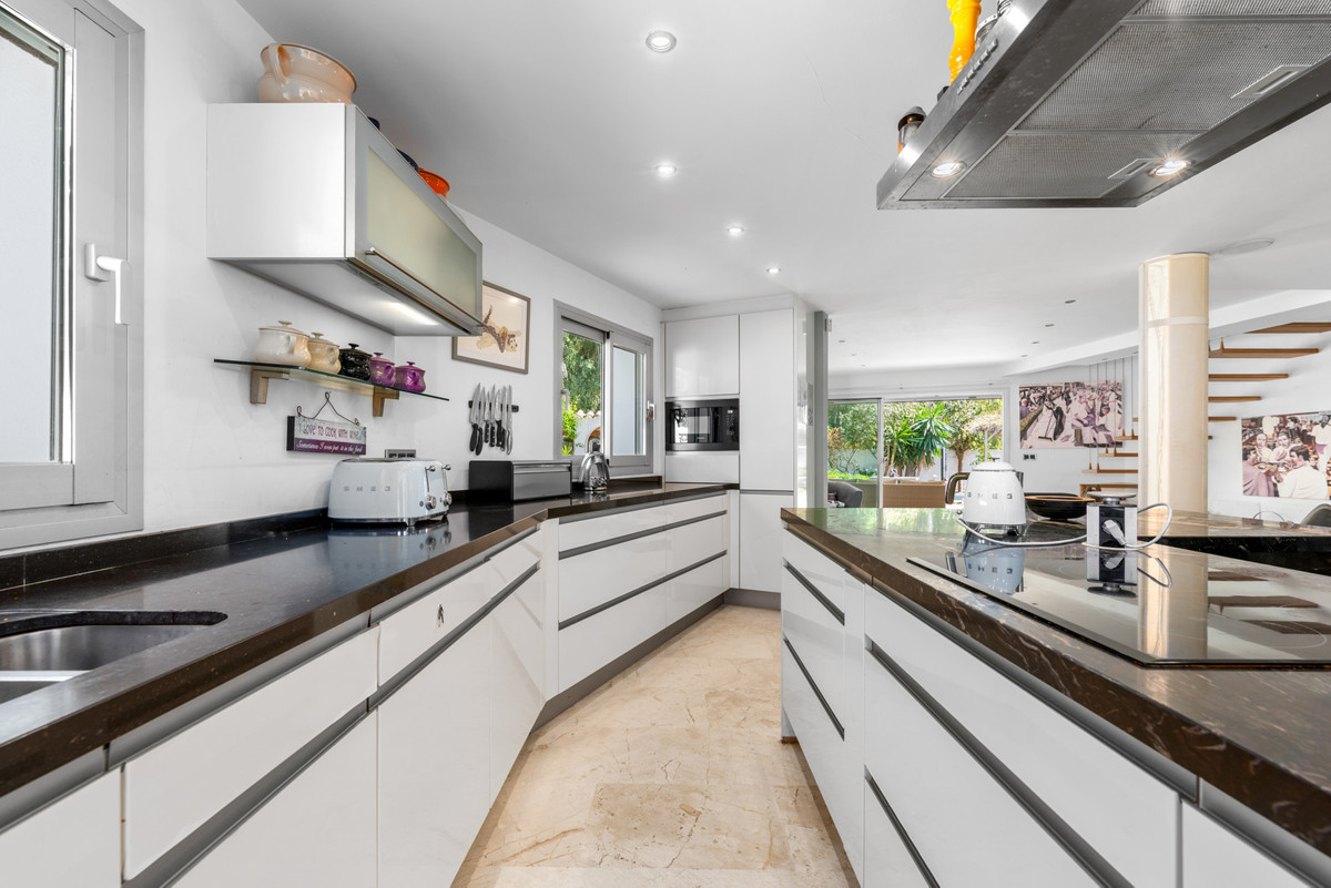 5 Bedroom Villa for Sale in San Pedro de Alcántara — 4