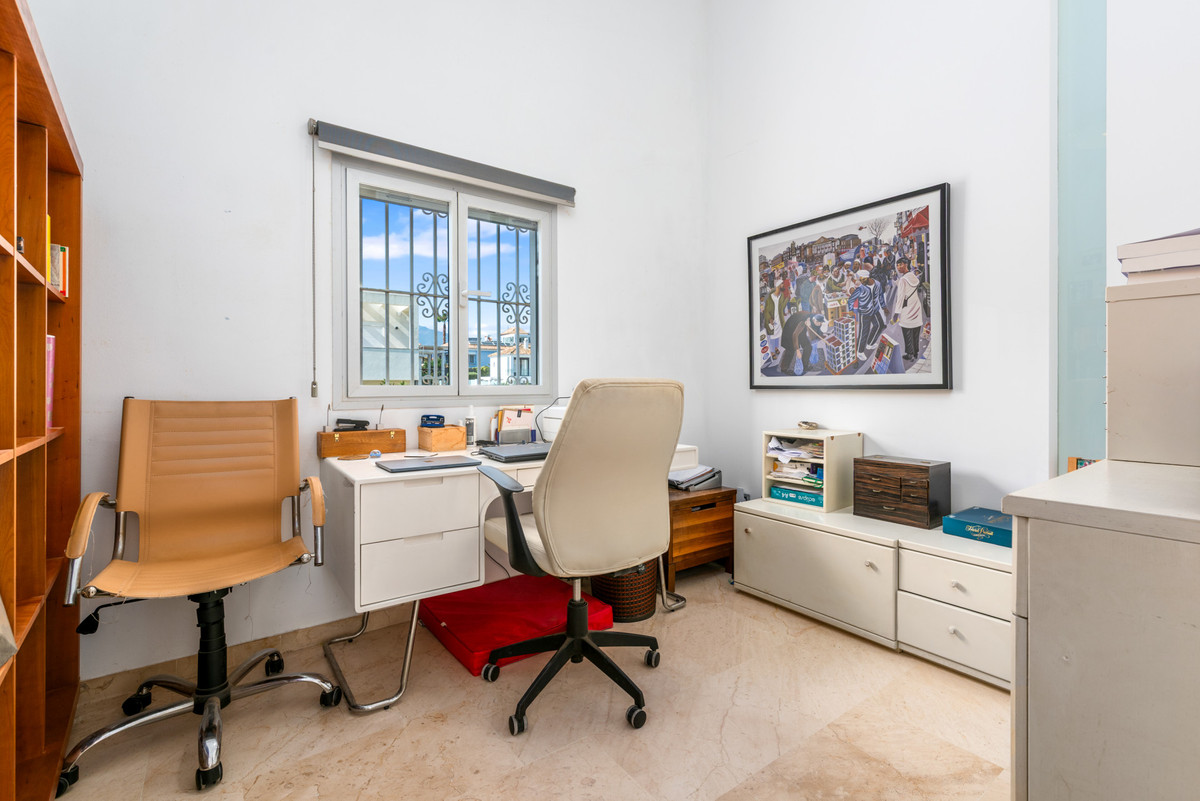 5 Bedroom Villa for Sale in San Pedro de Alcántara — 9
