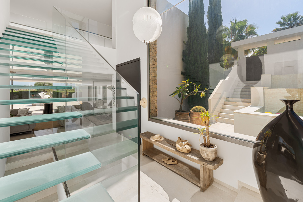 7 Bedroom Villa for Sale in Nueva Andalucía — 4
