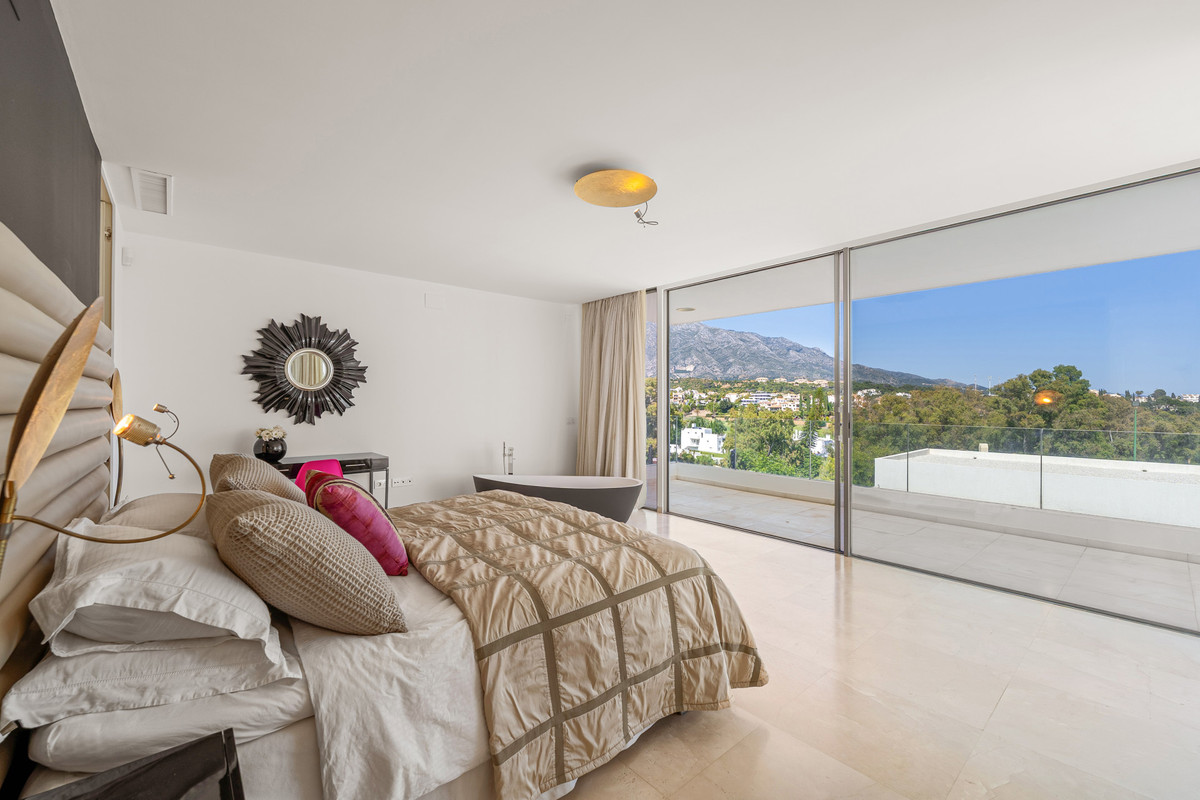 7 Bedroom Villa for Sale in Nueva Andalucía — 6