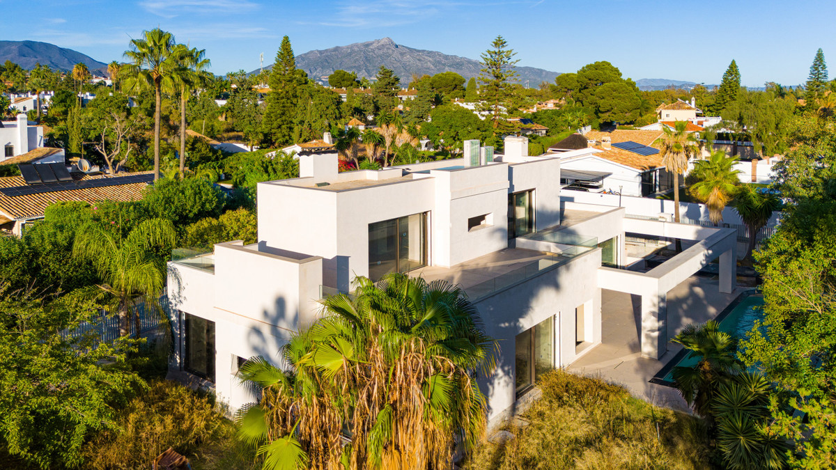 4 Bedroom Villa for Sale in Guadalmina Baja