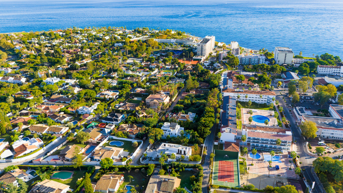 4 Bedroom Villa for Sale in Guadalmina Baja — 4