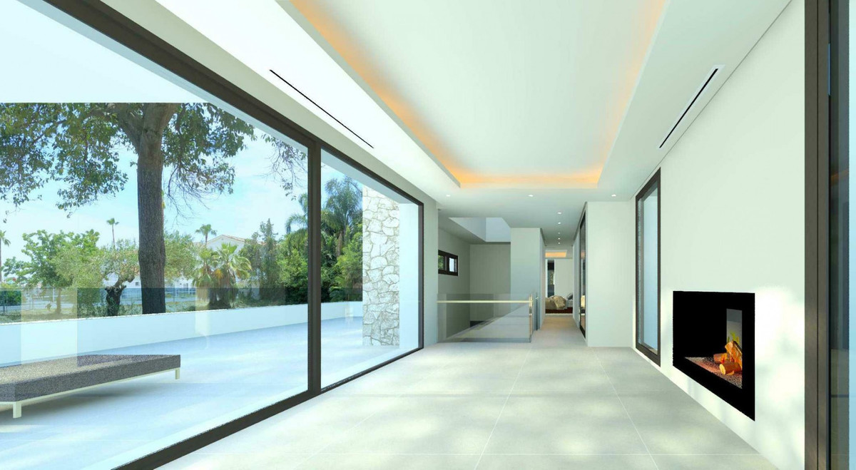 4 Bedroom Villa for Sale in Guadalmina Baja — 8