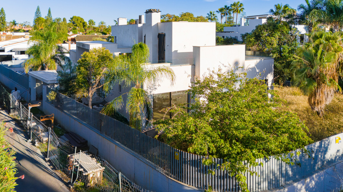 4 Bedroom Villa for Sale in Guadalmina Baja — view 10