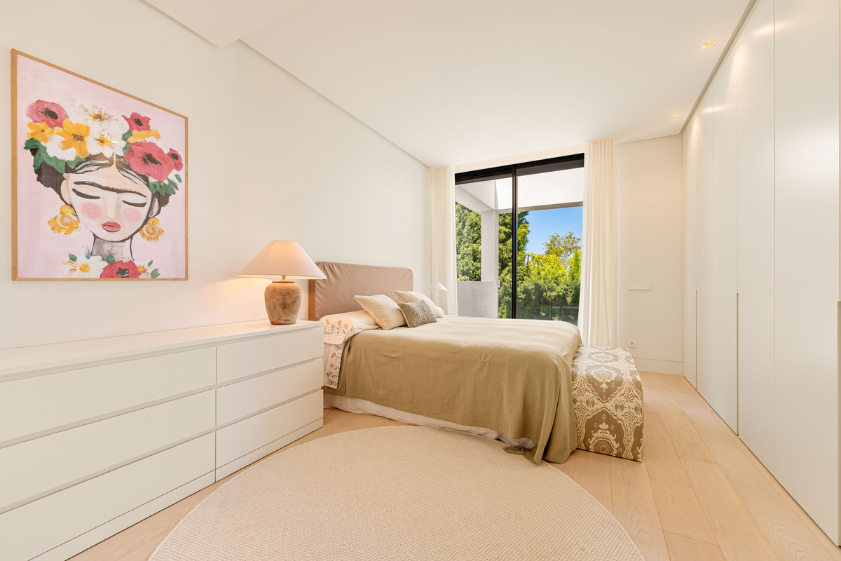 6 Bedroom Villa for Sale in Guadalmina Alta — 8