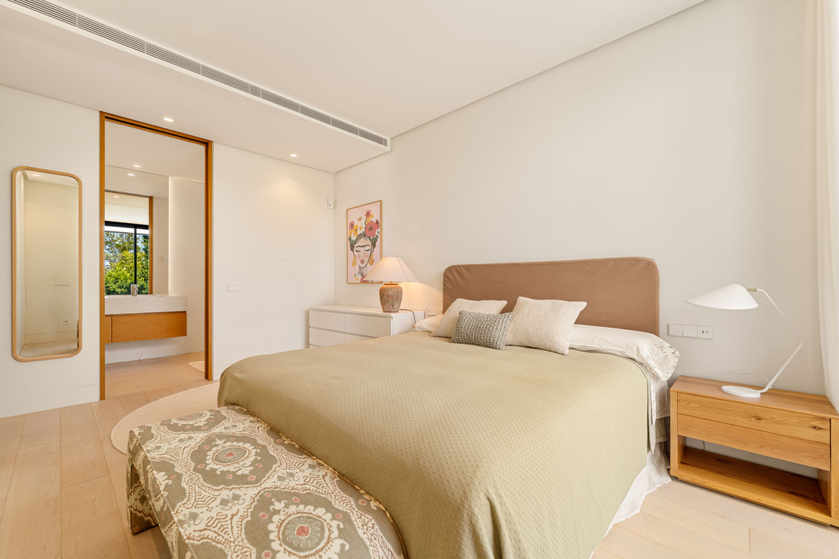 6 Bedroom Villa for Sale in Guadalmina Alta — 9