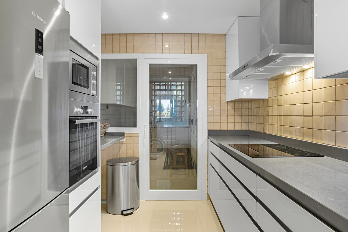 2 Bedroom Apartment for Sale in Nueva Andalucía — 4
