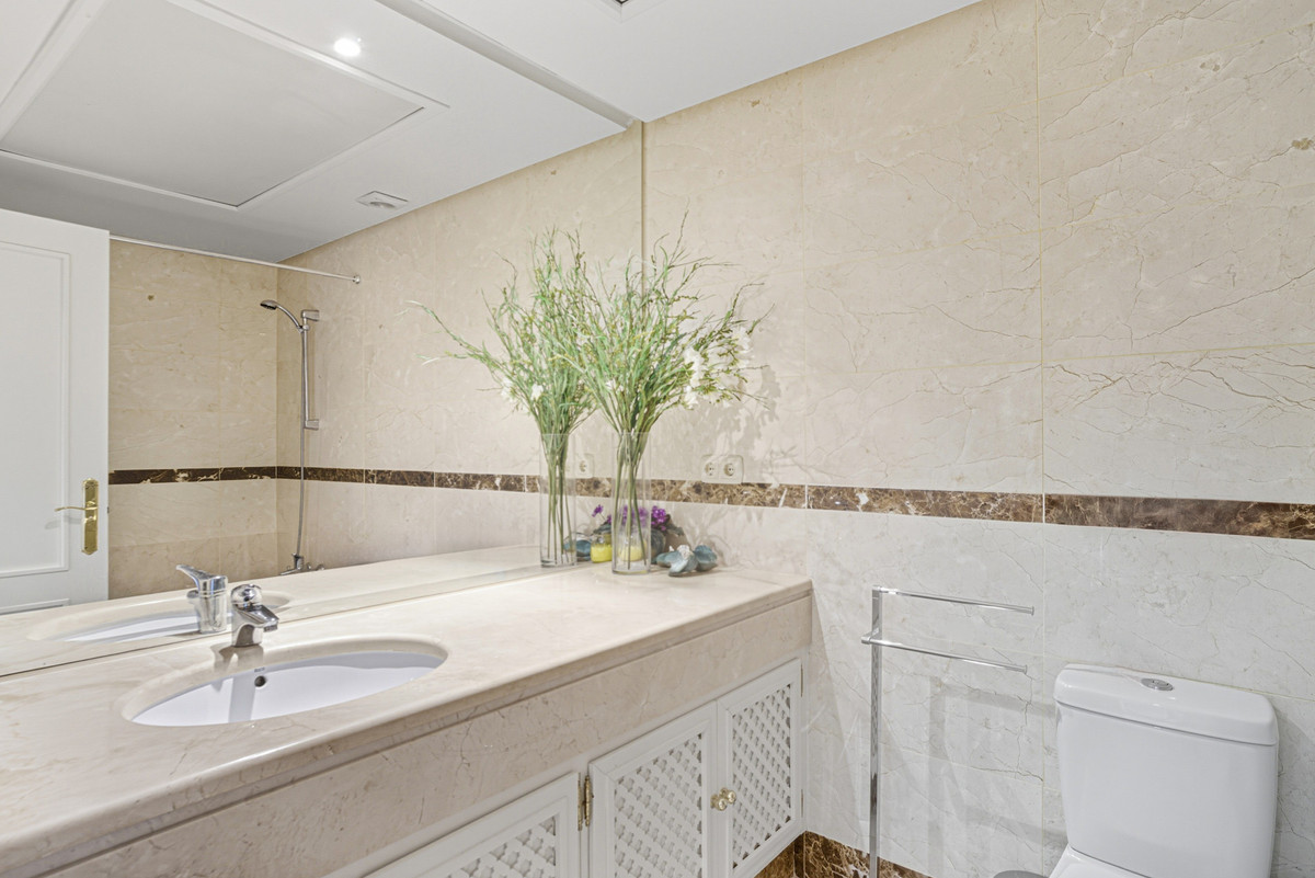 2 Bedroom Apartment for Sale in Nueva Andalucía — 7