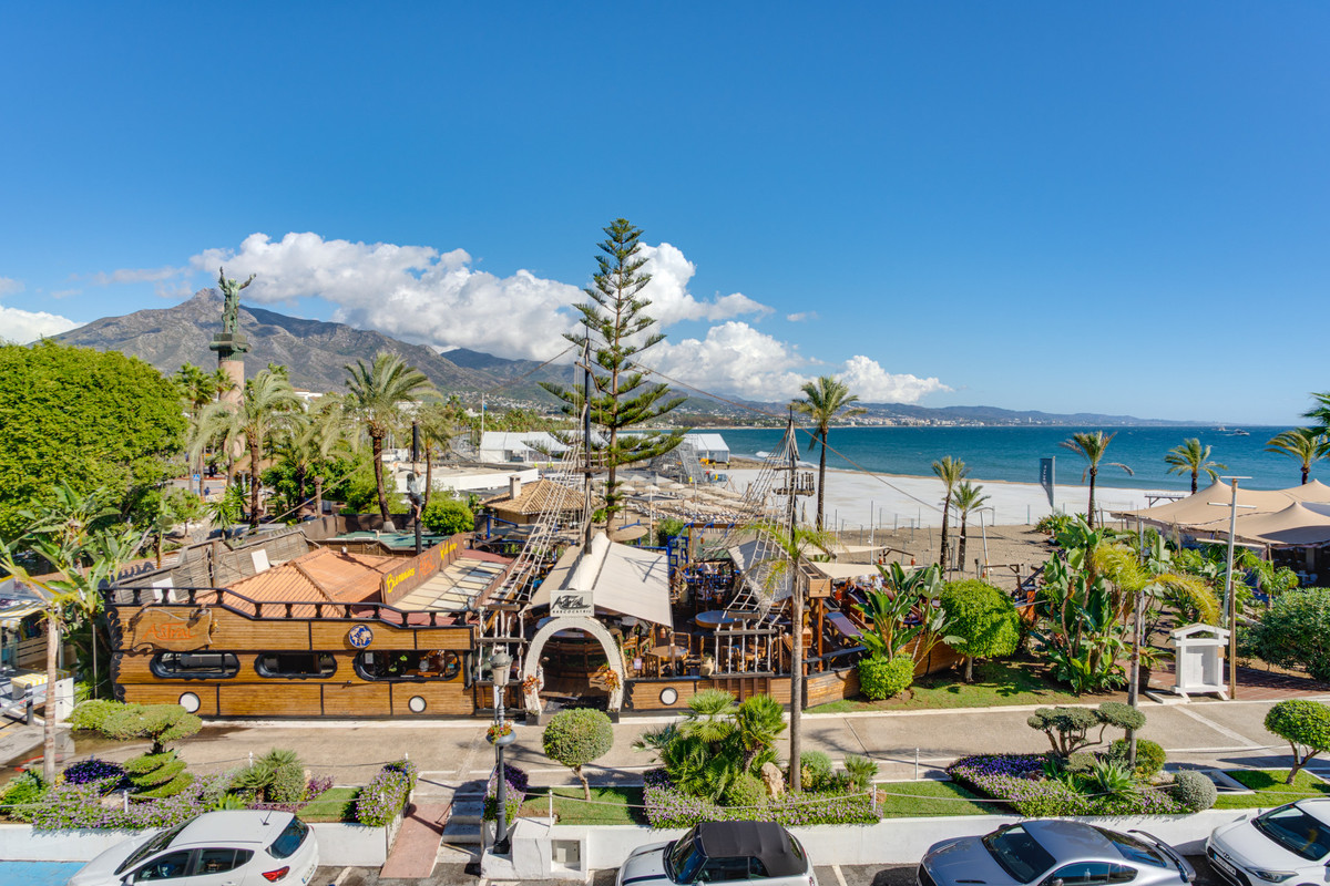 2 Bedroom Apartment for Sale in Puerto Banús — 2