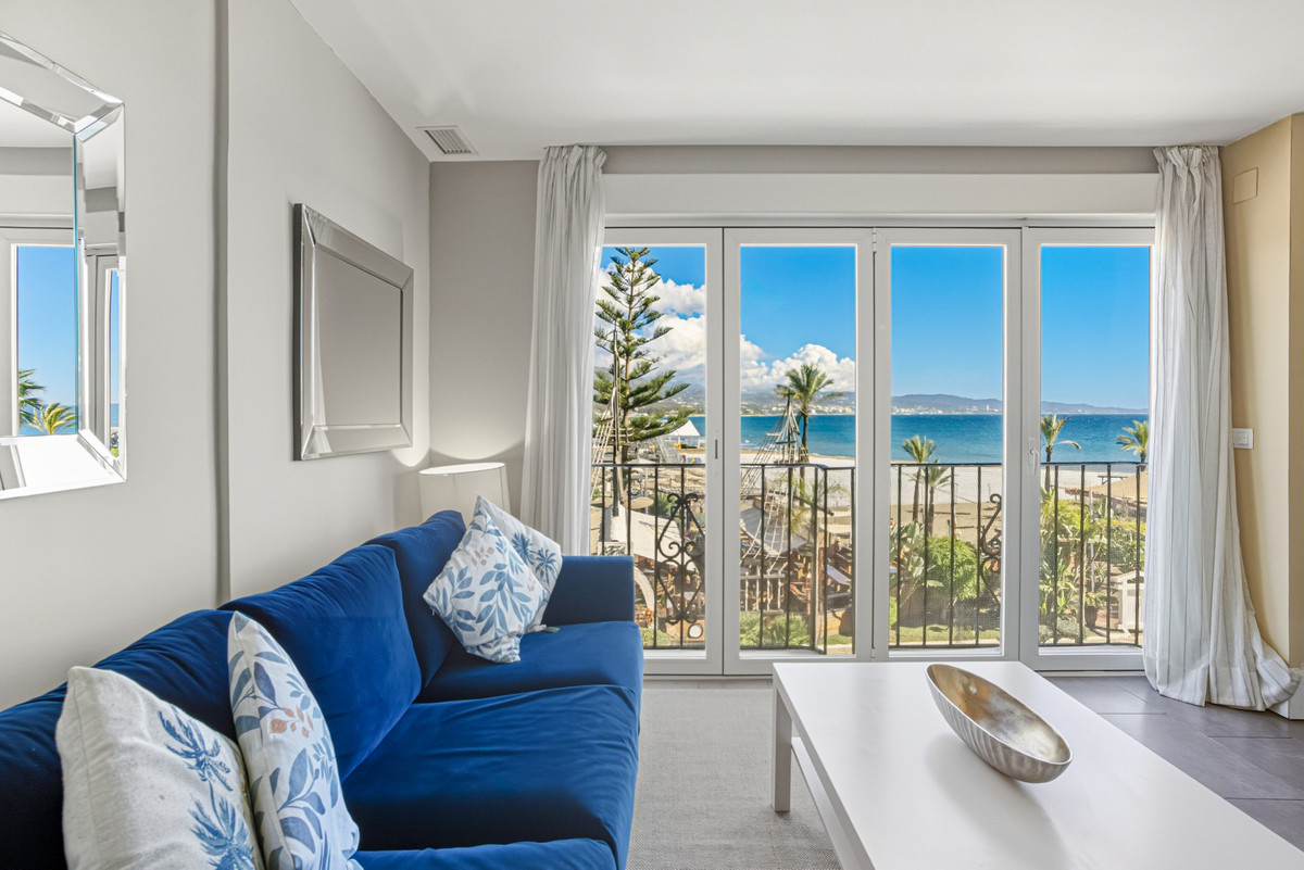 2 Bedroom Apartment for Sale in Puerto Banús — 3