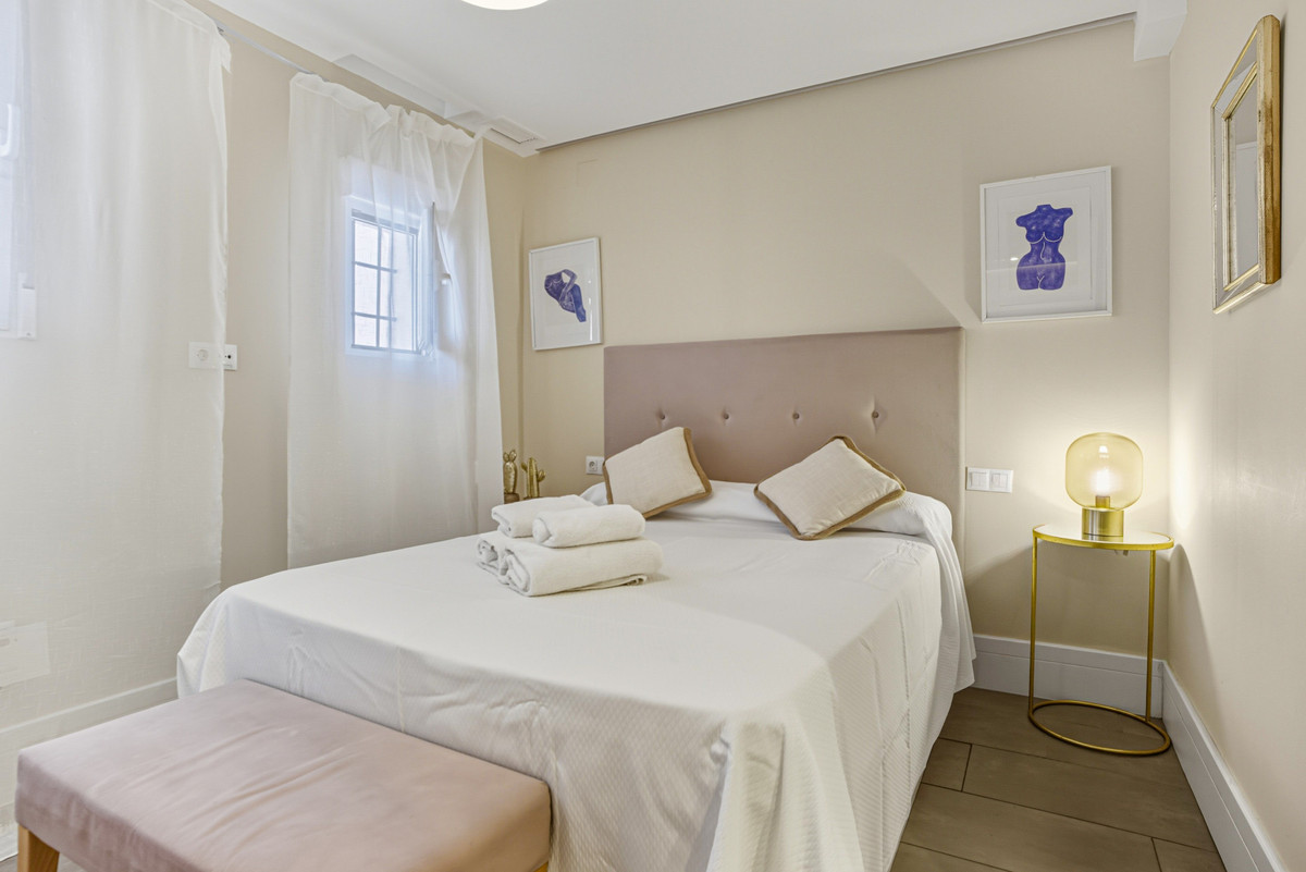 2 Bedroom Apartment for Sale in Puerto Banús — 4