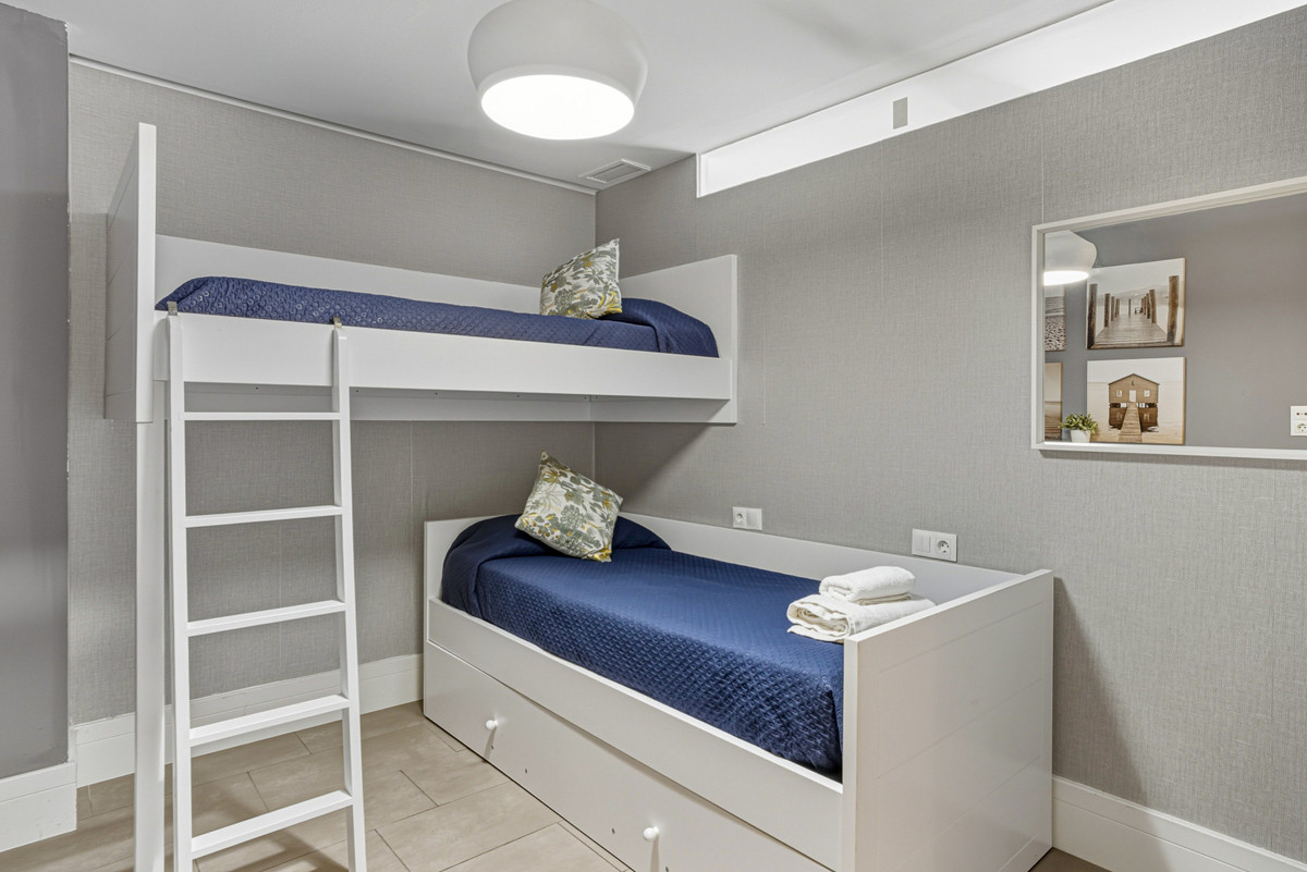2 Bedroom Apartment for Sale in Puerto Banús — 5