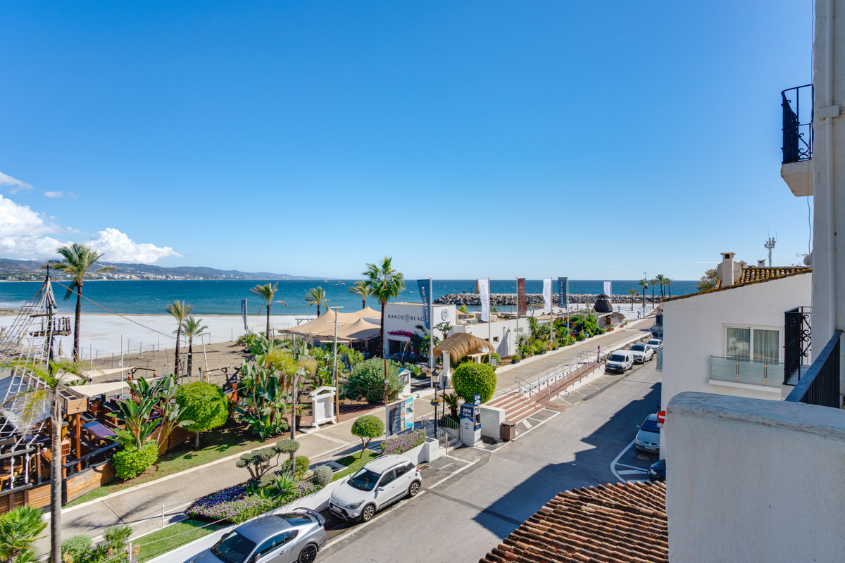 2 Bedroom Apartment for Sale in Puerto Banús — 6