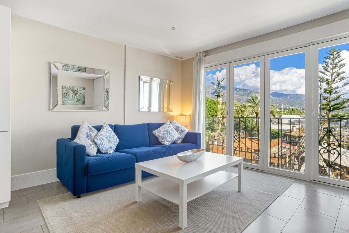 2 Bedroom Apartment for Sale in Puerto Banús — 7