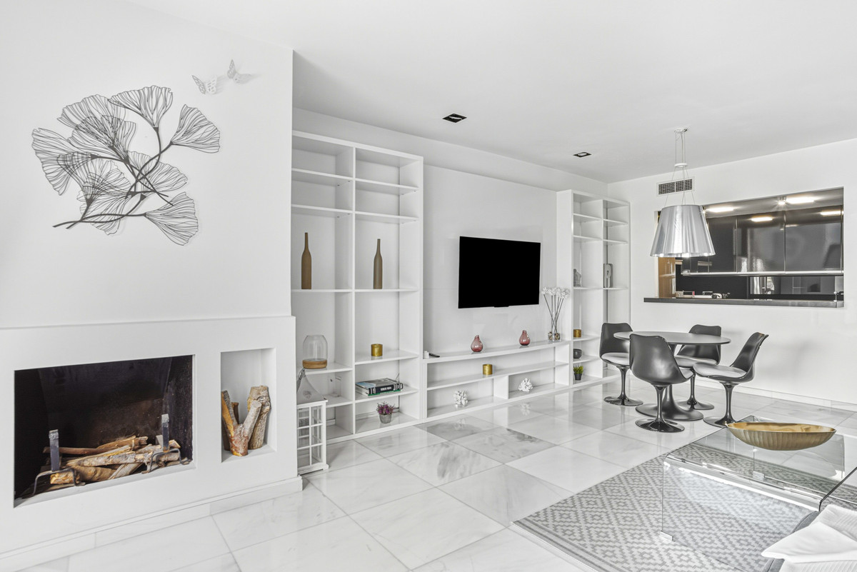 1 Bedroom Apartment for Sale in Puerto Banús — 2