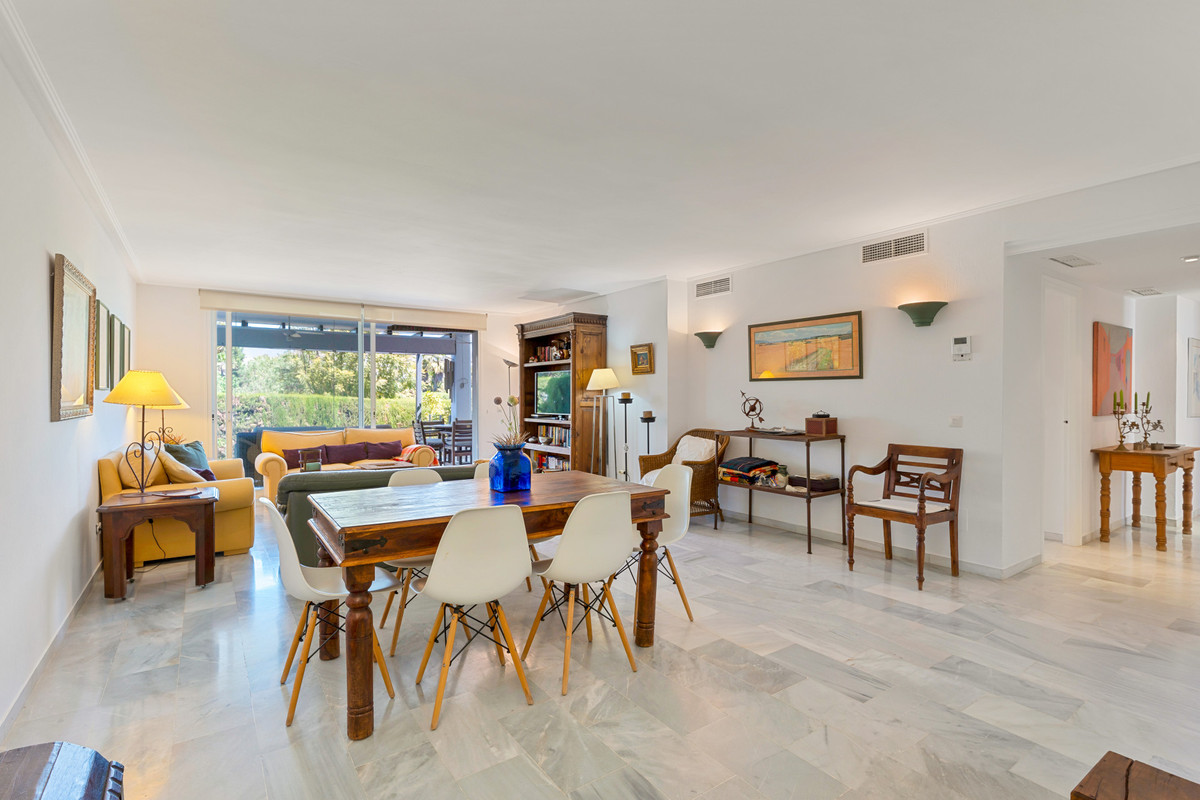 3 Bedroom Apartment for Sale in Estepona — 2