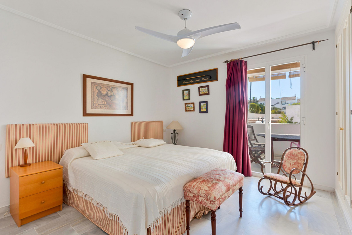 3 Bedroom Apartment for Sale in Estepona — 6