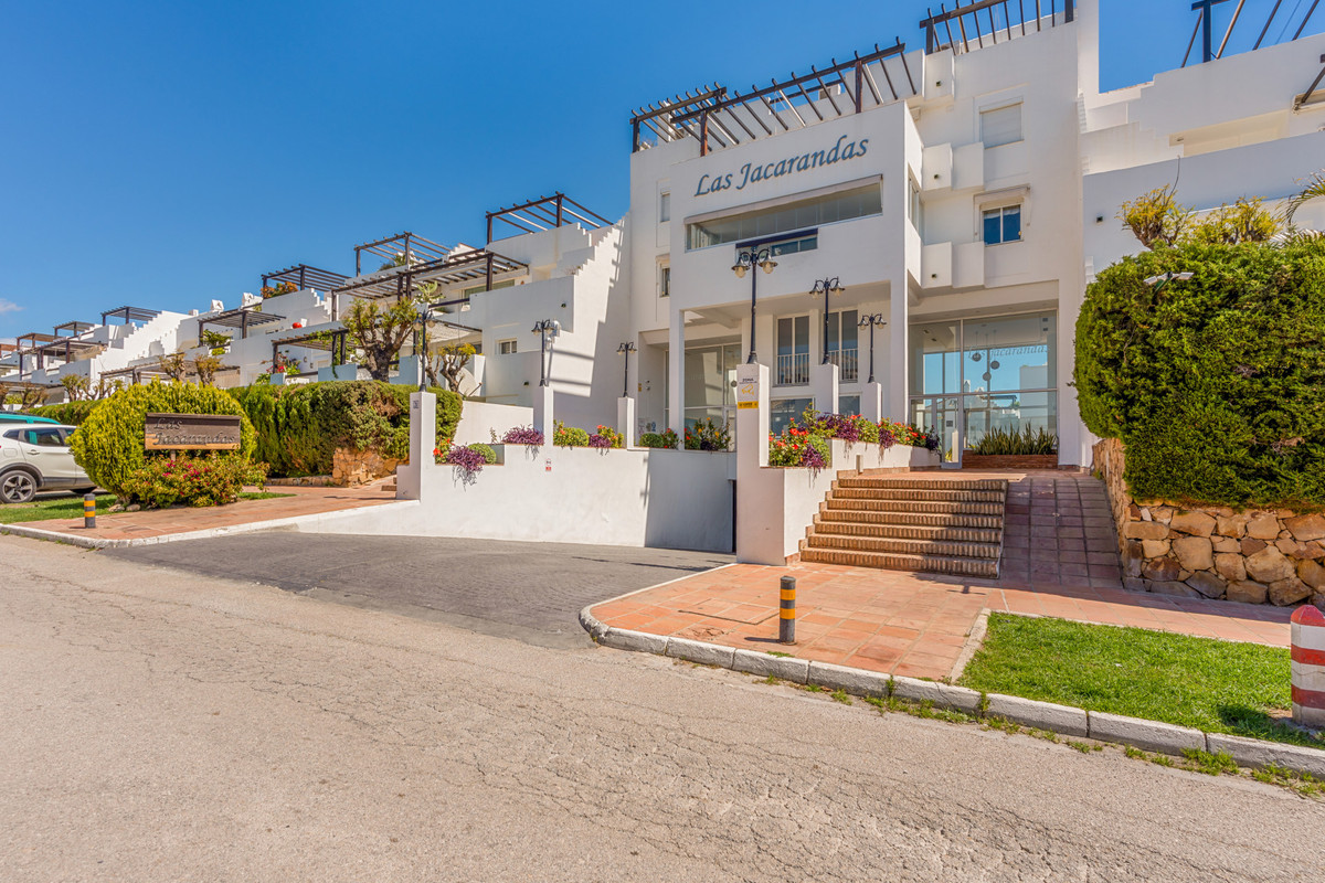 3 Bedroom Apartment for Sale in Estepona — 7