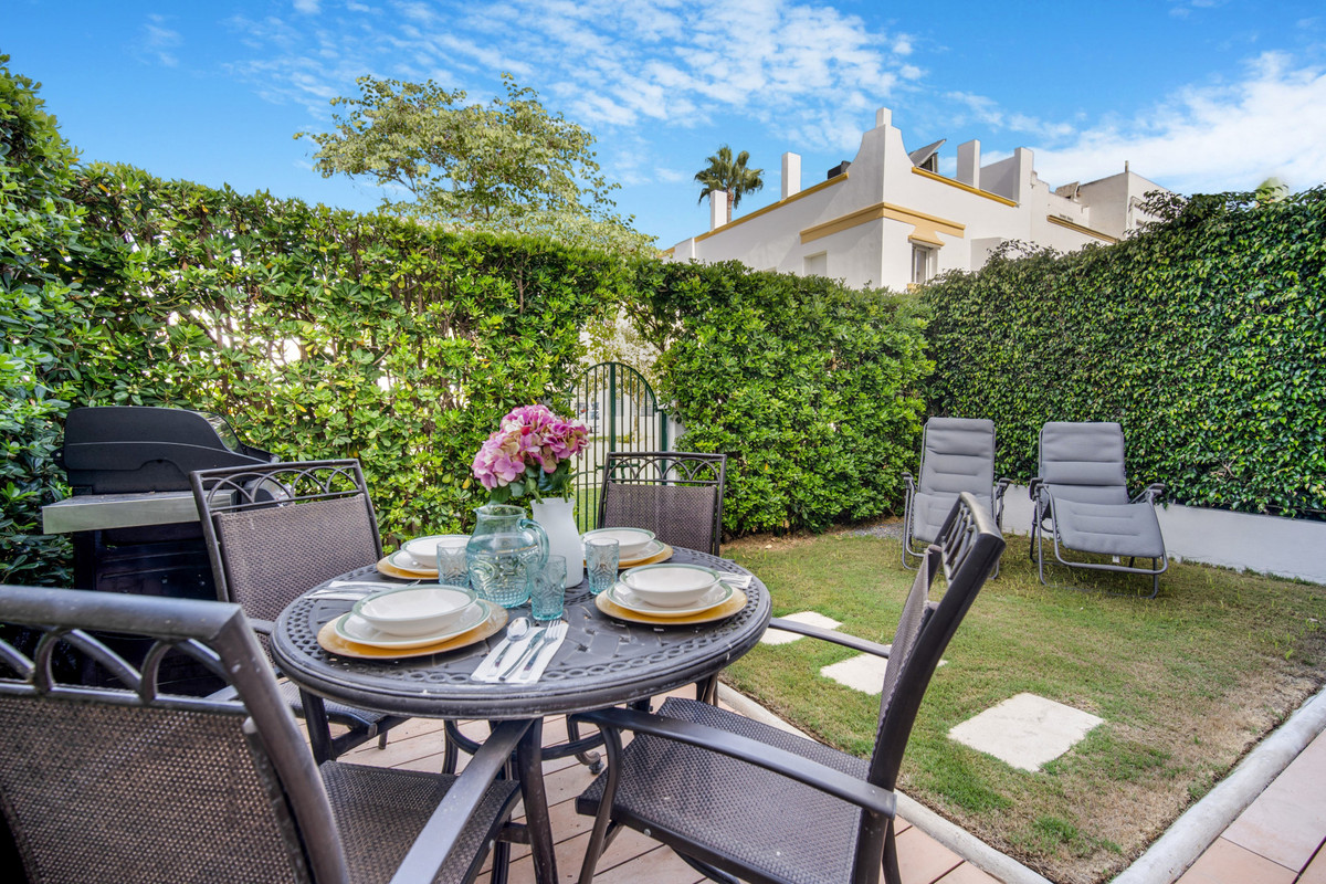 4 Bedroom Villa for Sale in The Golden Mile — view 3