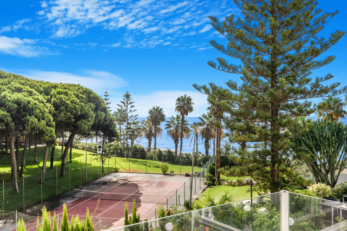 4 Bedroom Villa for Sale in The Golden Mile — view 4