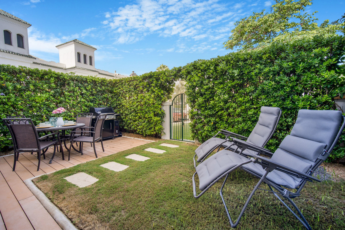 4 Bedroom Villa for Sale in The Golden Mile — view 7