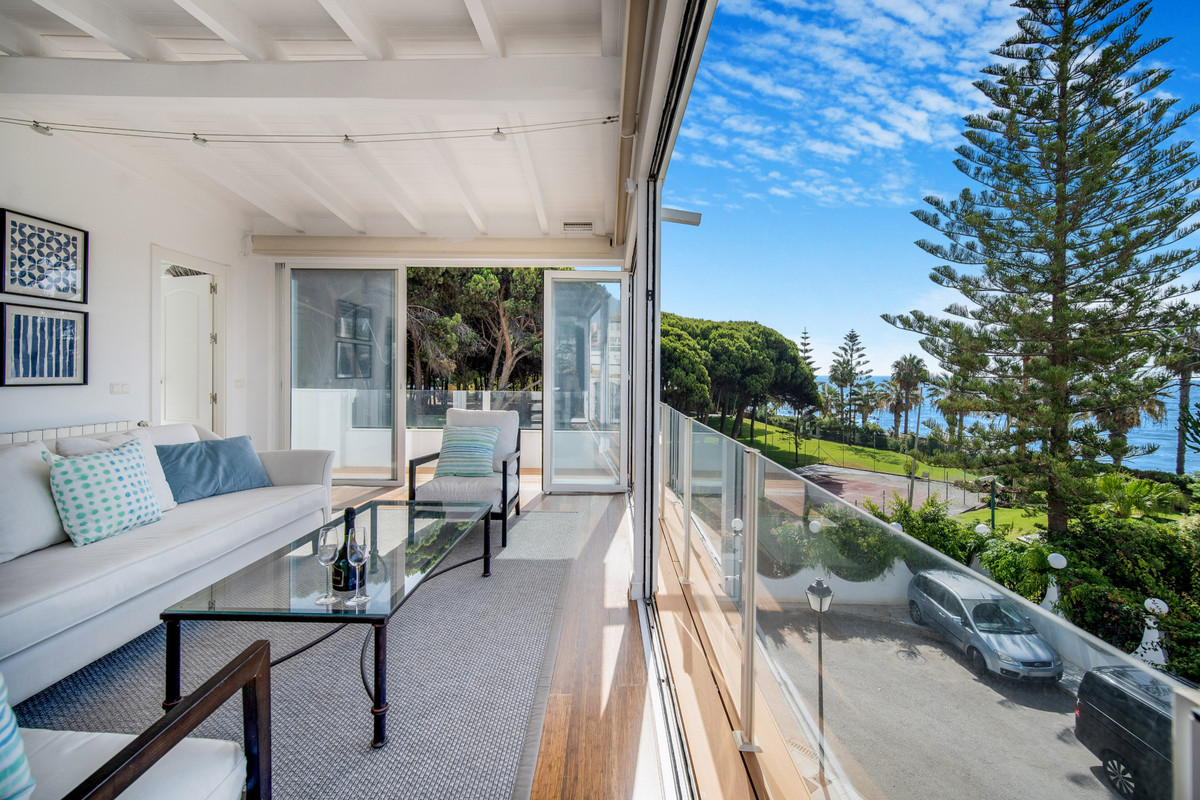 4 Bedroom Villa for Sale in The Golden Mile — view 8