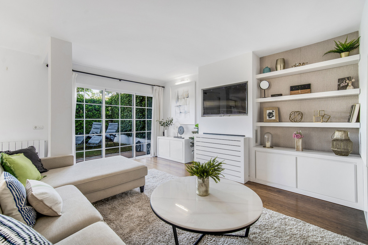 4 Bedroom Villa for Sale in The Golden Mile — view 9