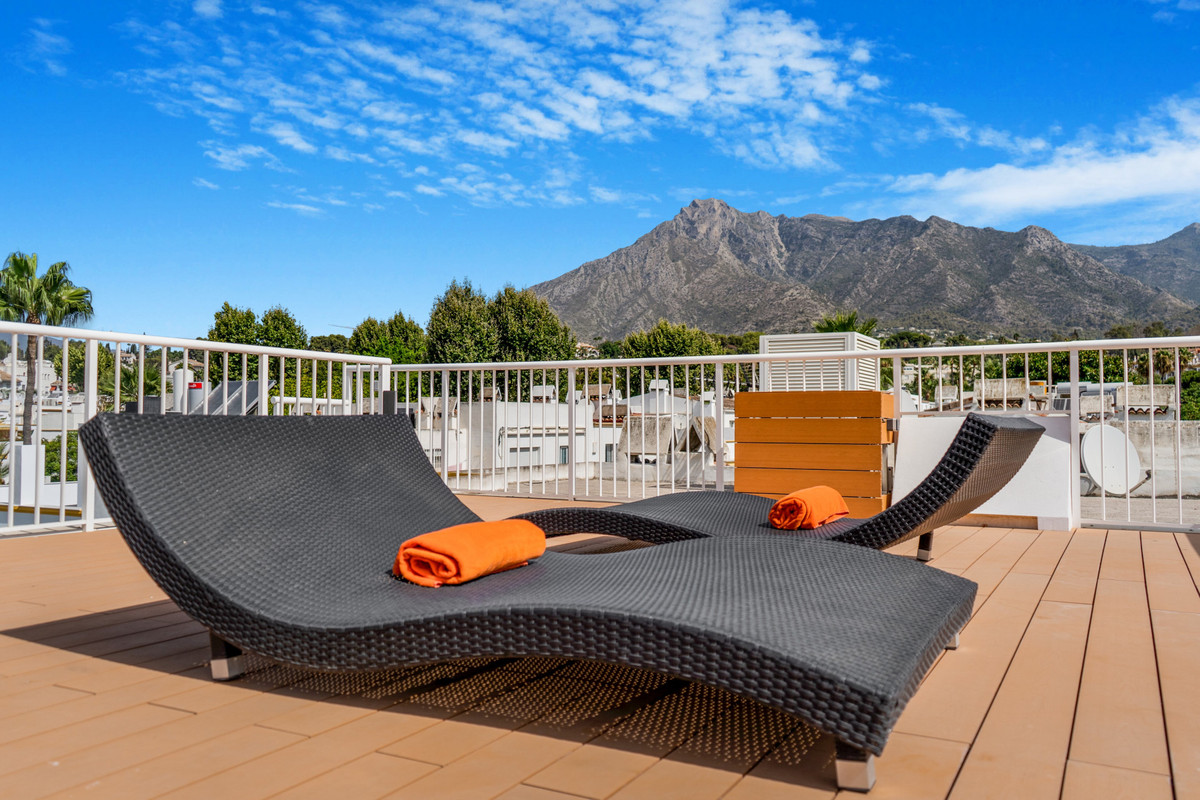 4 Bedroom Villa for Sale in The Golden Mile — view 10