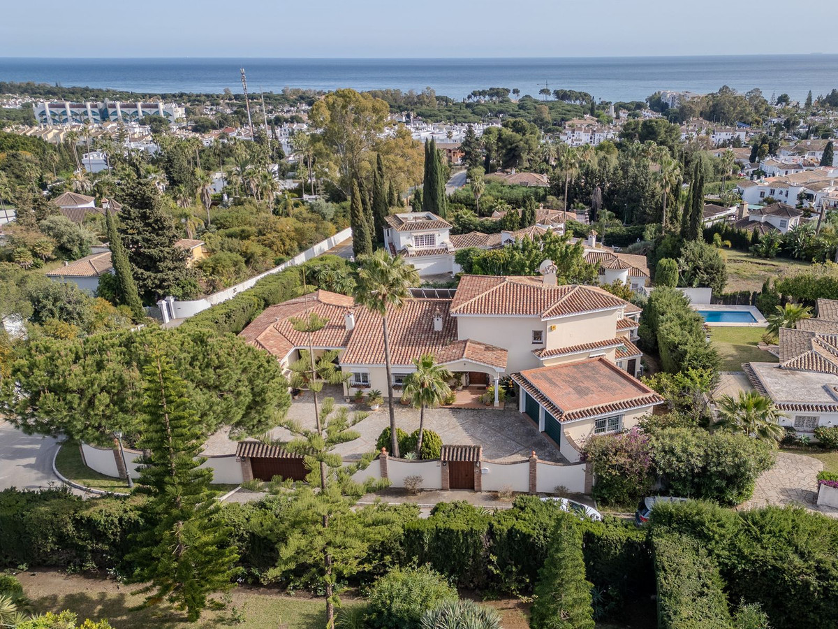 5 Bedroom Villa for Sale in El Paraiso — 2