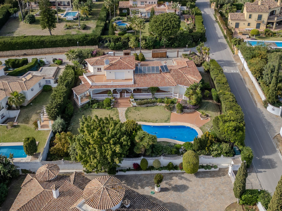 5 Bedroom Villa for Sale in El Paraiso — 3