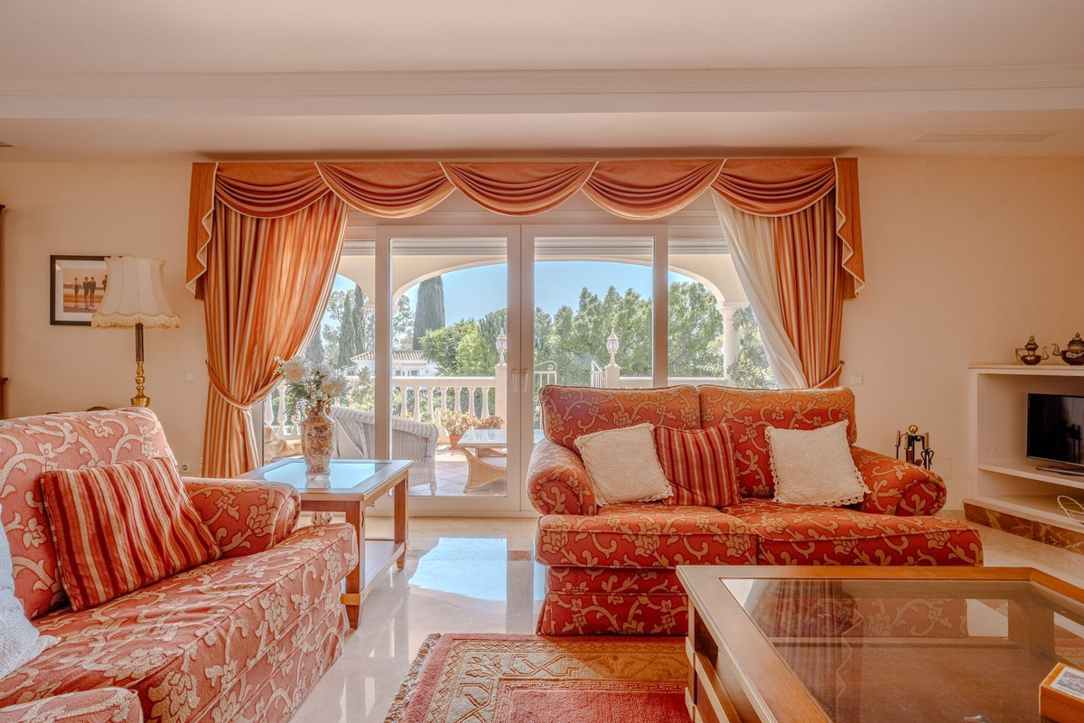 5 Bedroom Villa for Sale in El Paraiso — 6