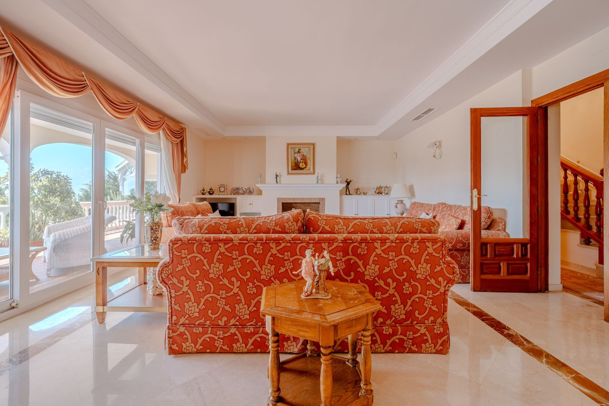 5 Bedroom Villa for Sale in El Paraiso — 7