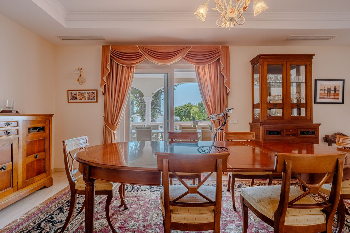 5 Bedroom Villa for Sale in El Paraiso — 8