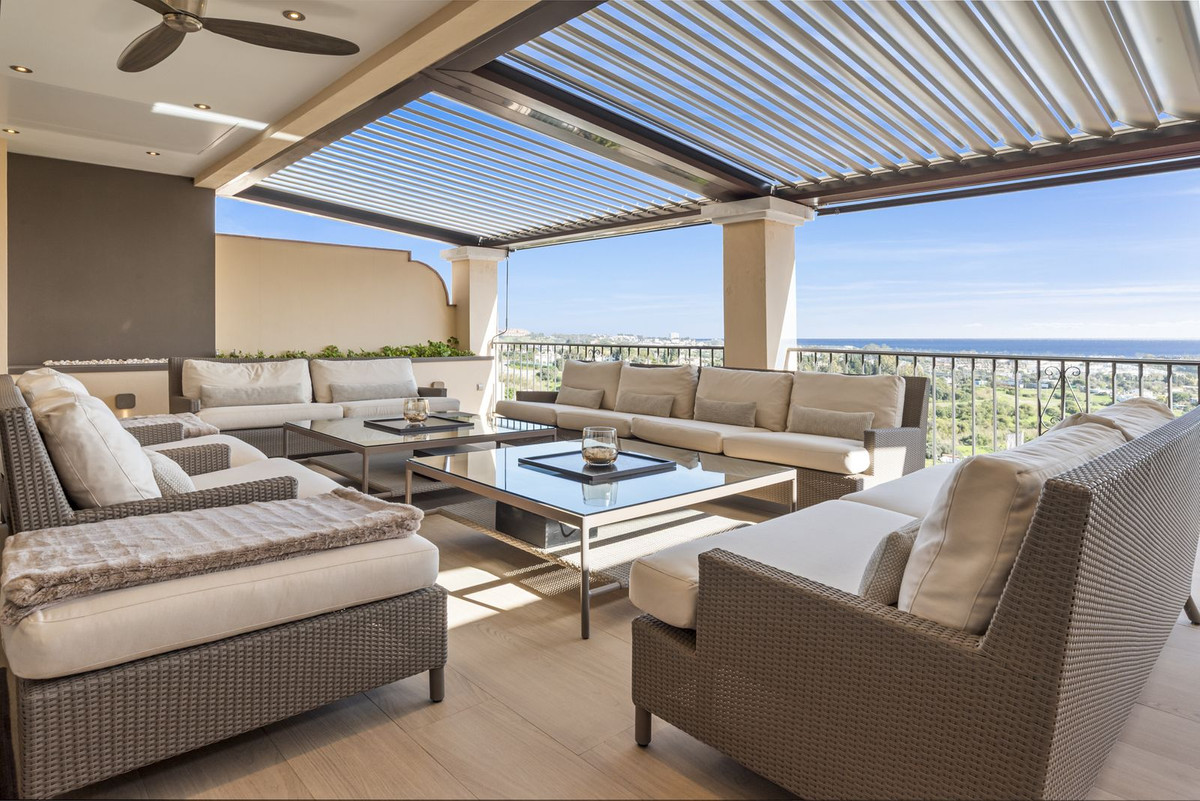 4 Bedroom Apartment for Sale in Los Almendros — 2