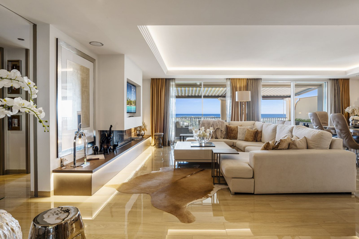 4 Bedroom Apartment for Sale in Los Almendros — 3